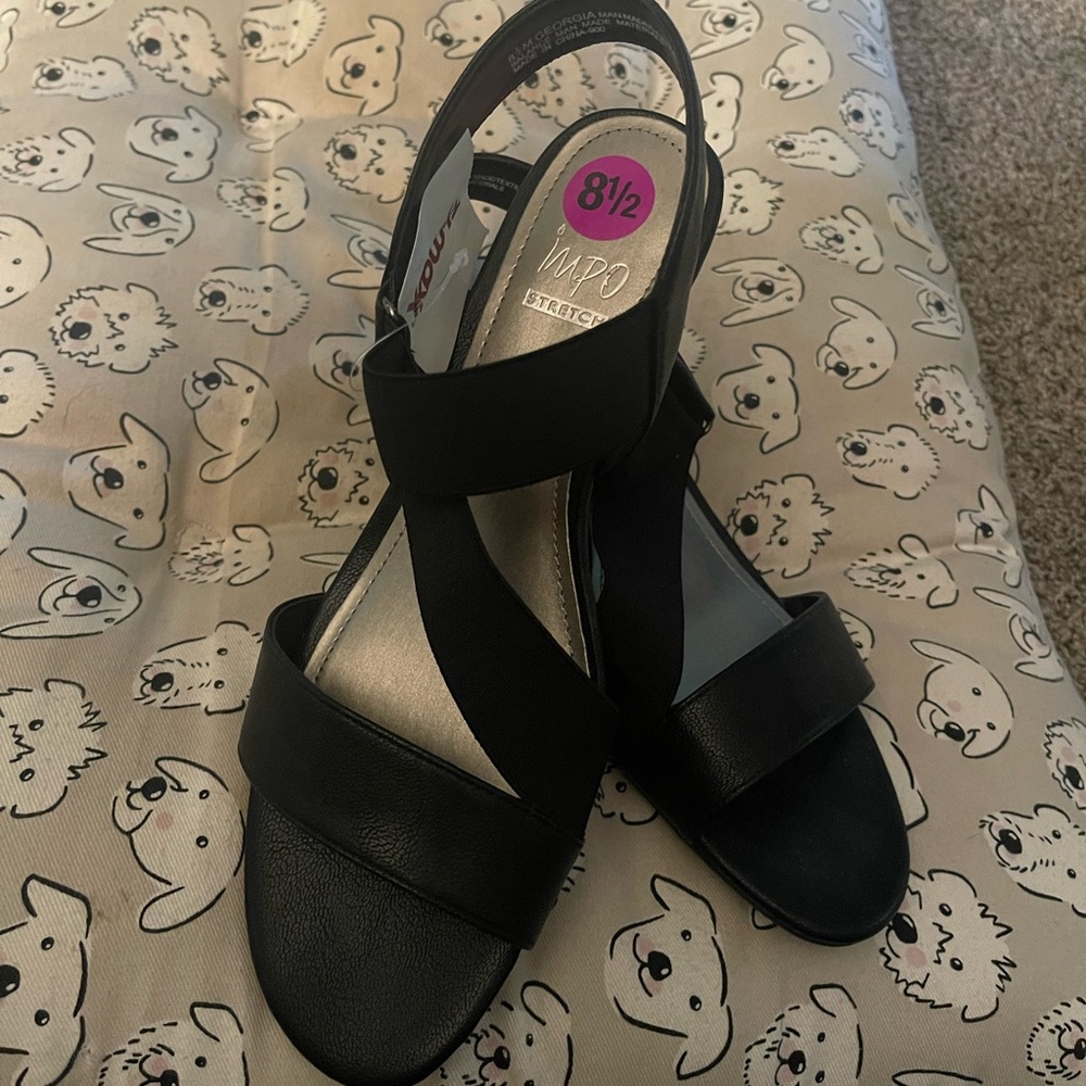 Brand new stretchy sandals